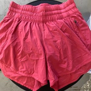 Lululemon Tracker Mid-Rise Short 4"